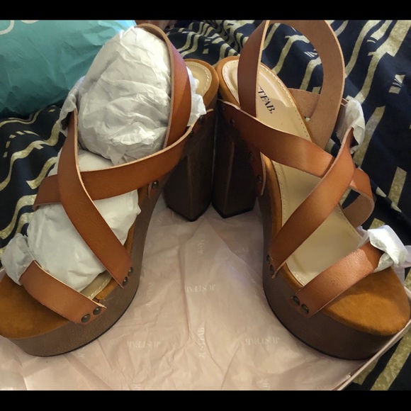 Platform Sandals - Picture 4 of 5